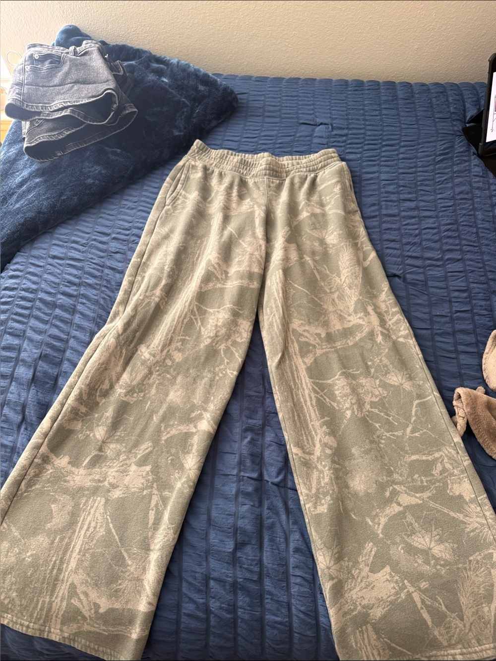 Hollister Sage Green Tie-Dye Wide-Leg Pants